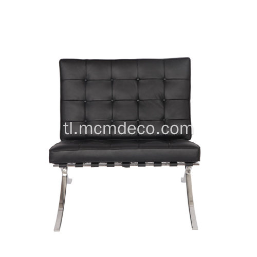 Black Leather Knoll Barcelona Chair na may Ottoman.